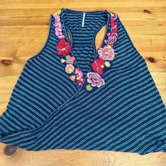 Free People Tops - Free people embroidered tank